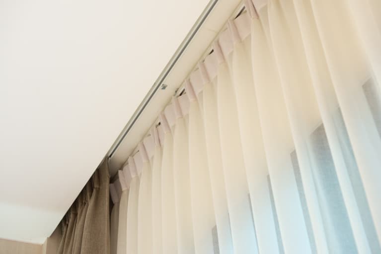カーテンレール